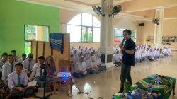 Coach Noe Beri Pembekalan Bugar Sepanjang Masa kepada Ratusan Santri Al-Kinanah