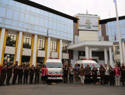 PetroChina Serahkan Ambulans untuk Operasional RS Adhyaksa Jambi